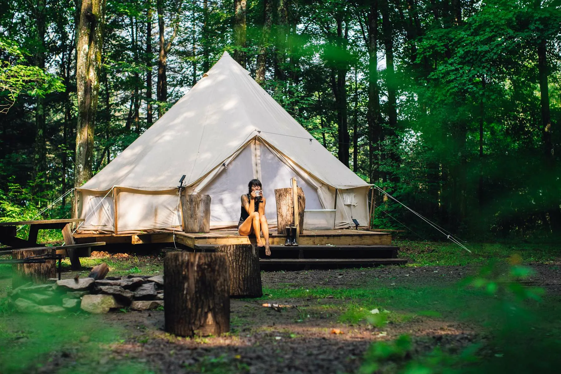 Кемпинг в лесу