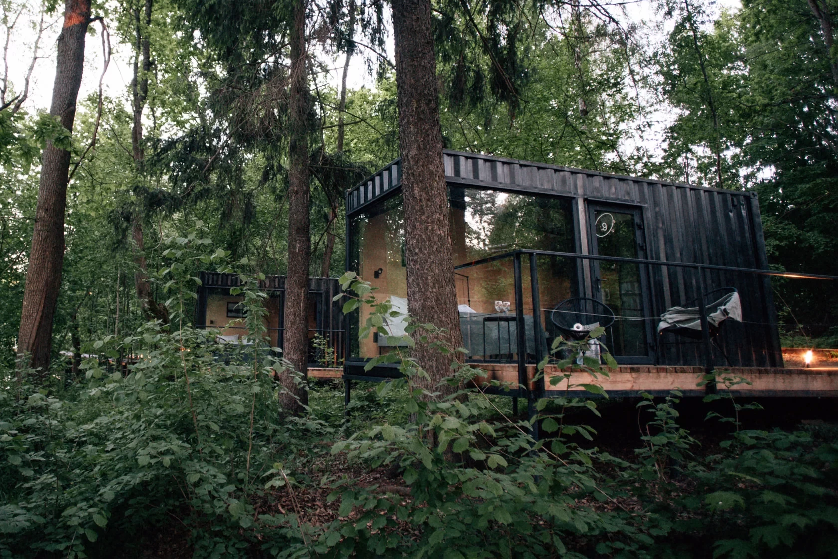 Дом-контейнер в лесу