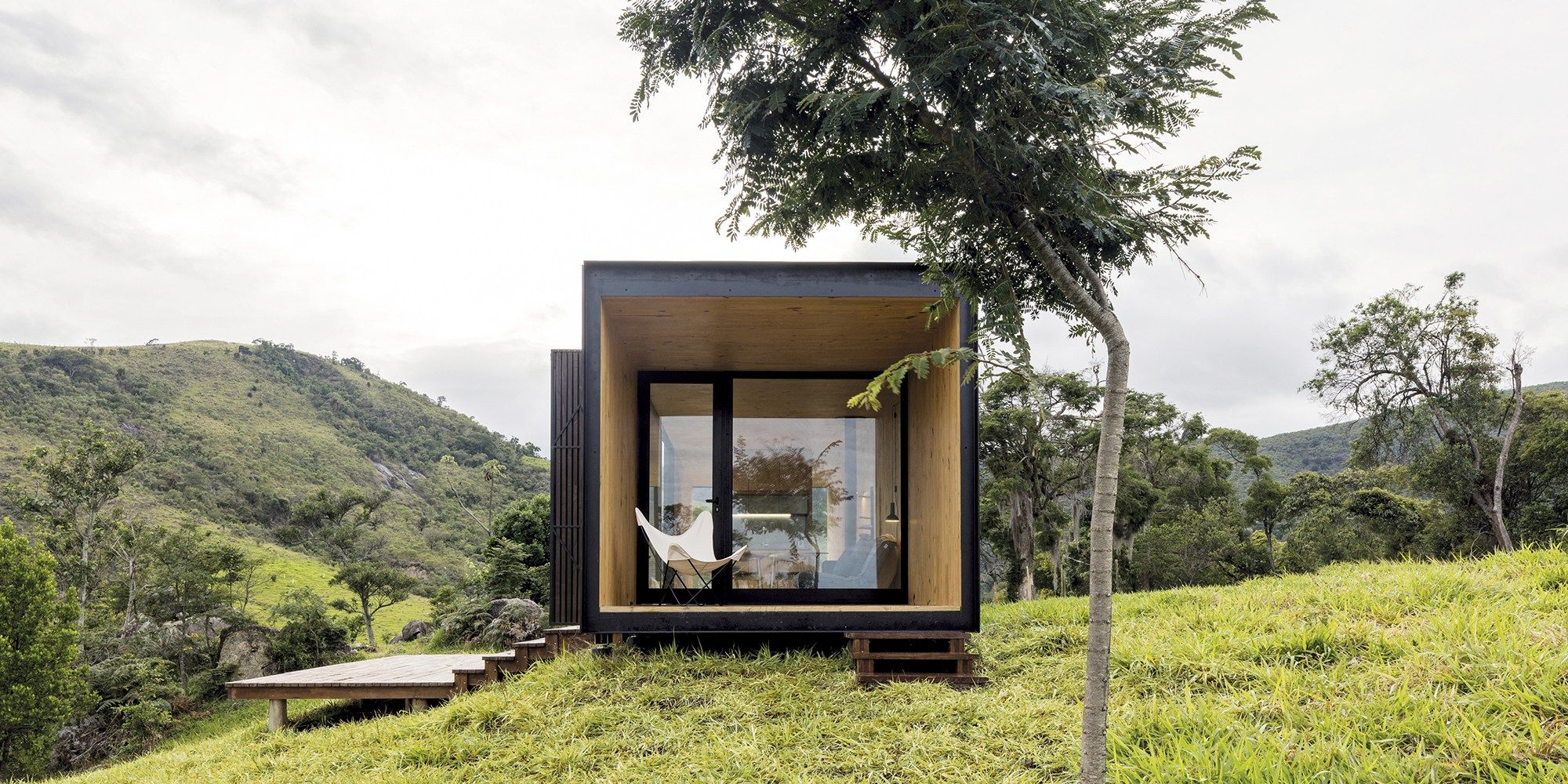 Модульный дом с плоской крышей и панорамным окном