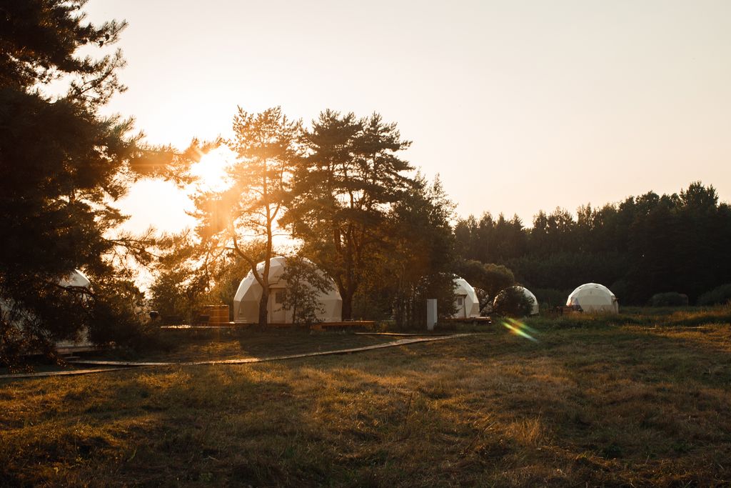 Глэмпинг в купольных домах