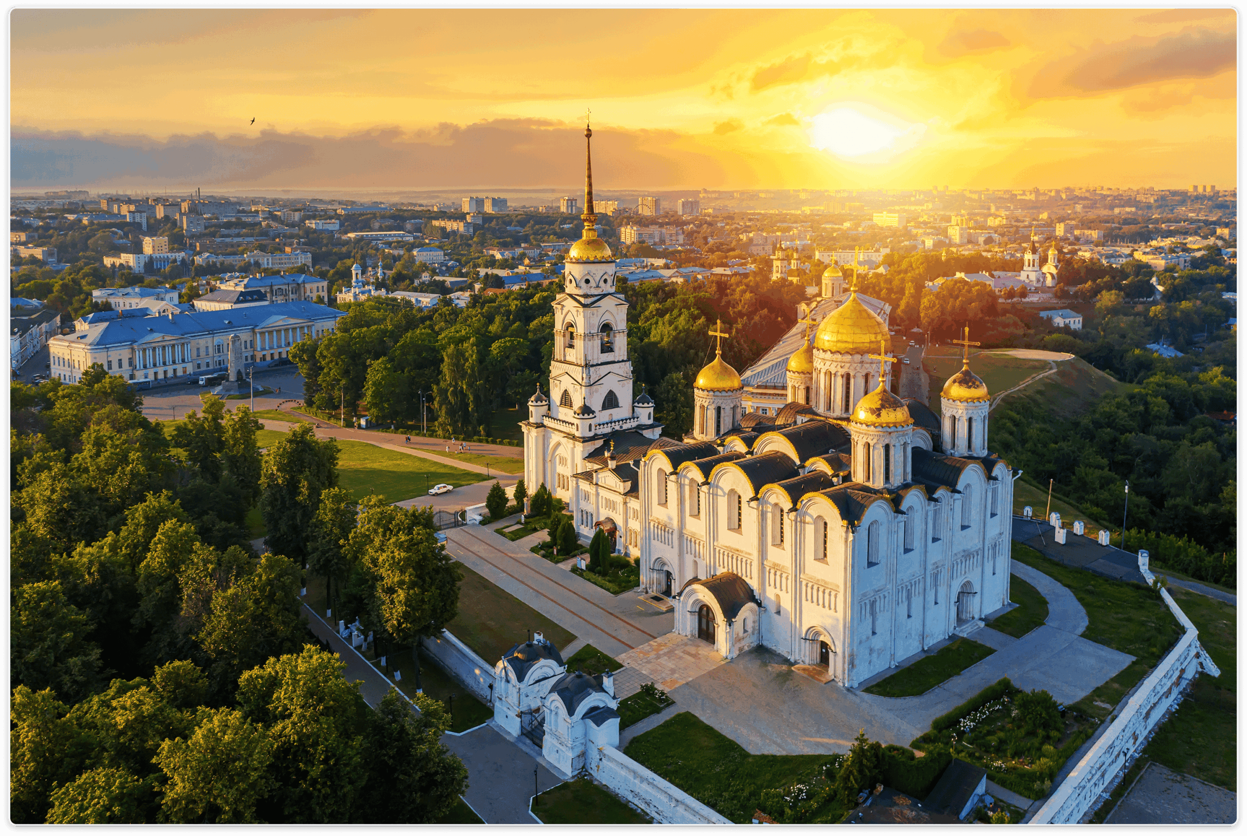 Церковь на закате