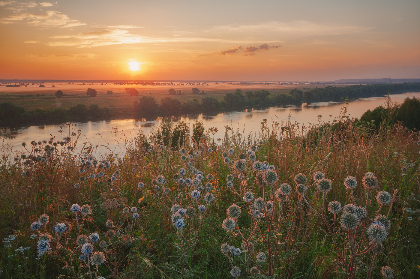 Закат на реке